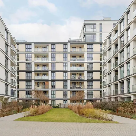 Family With Air Conditioning And Parking In Warsaw's Mokotow District By Renters Warschau