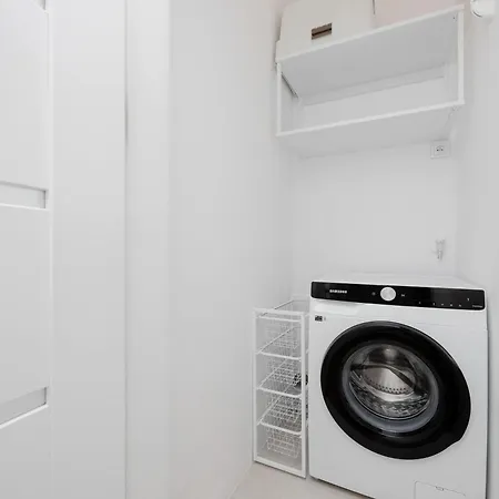 Family With Air Conditioning And Parking In Warsaw's Mokotow District By Renters * Warschau