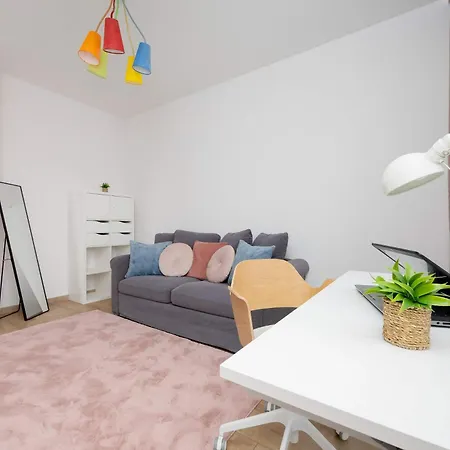 Family With Air Conditioning And Parking In Warsaw's Mokotow District By Renters