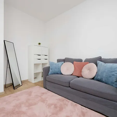 Family With Air Conditioning And Parking In Warsaw's Mokotow District By Renters Apartment *