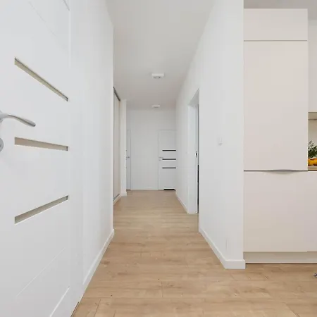 Family With Air Conditioning And Parking In Warsaw's Mokotow District By Renters * Warschau