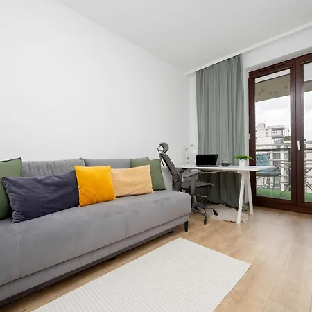 Family With Air Conditioning And Parking In Warsaw's Mokotow District By Renters * Warschau
